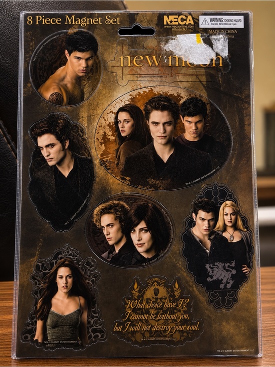 Neca Other - Twilight Saga New Moon 8 Piece Magnet Set Sealed Rare Movie Collectible